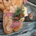 Christmas Primitive Grungy ..